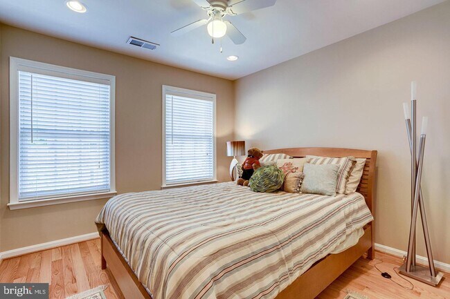 Building Photo - 47571 Royal Burnham Terrace