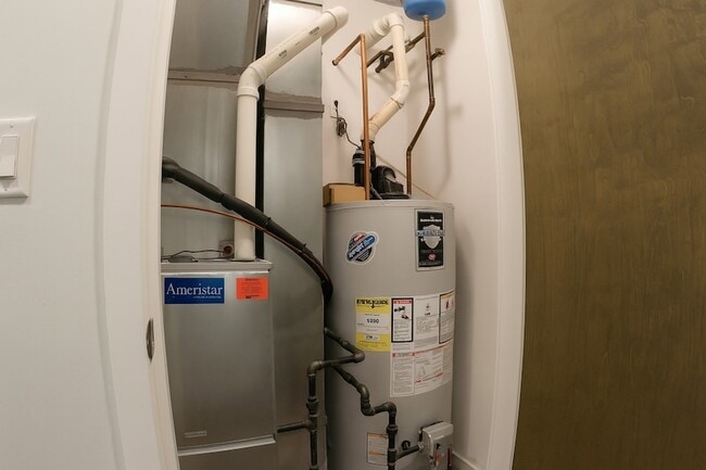 Building Photo - 3301 N Sheffield Ave