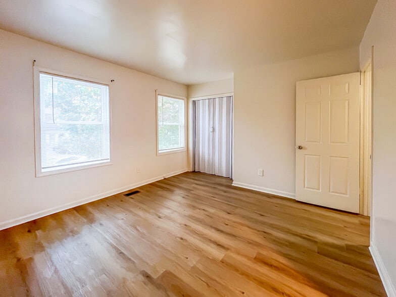 Building Photo - 18 Fox Hill Dr
