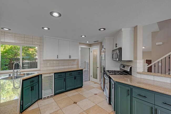 Building Photo - 3 Bedroom Folsom Home with Updated Kitchen, Pool and 3-Car Garage!