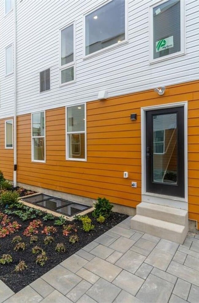 Building Photo - 2722 Hope St