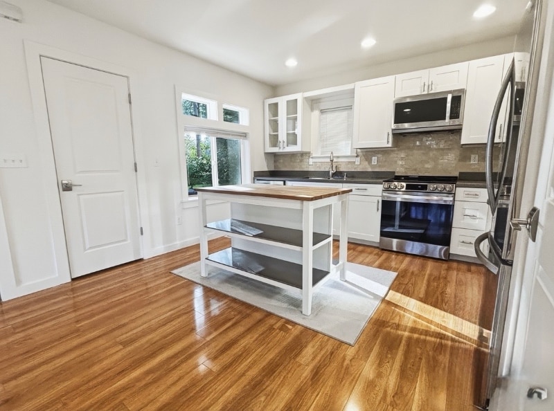 Building Photo - 106 N 140th St