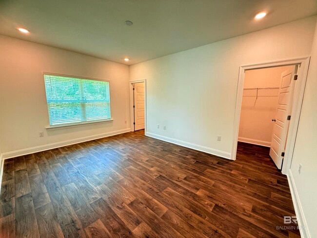 Building Photo - 32694 Revere Dr
