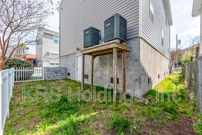 Building Photo - 9553 14th Bay St