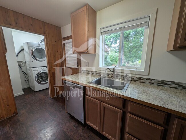 Building Photo - Lebo Reid Duplex