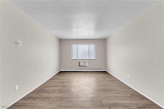 Building Photo - 1415 Wyandotte Ave