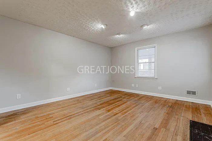 Building Photo - 1619 B Ave
