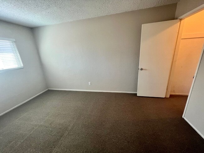 Building Photo - 6565 Mojave Ave