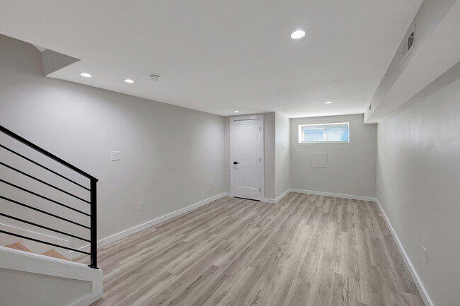 Building Photo - 134 N Linwood Ave