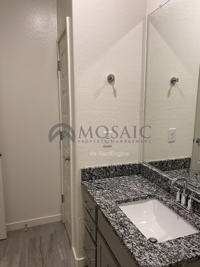 Building Photo - 4058 E Erie St