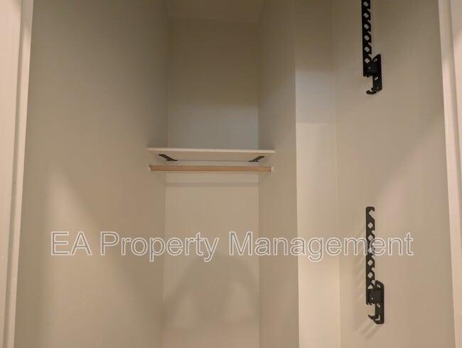 Building Photo - 816 1/2 13th St NW