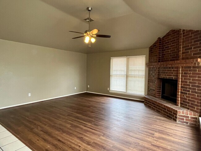 Building Photo - Spacious 3 bed 2 bath in Edmond!
