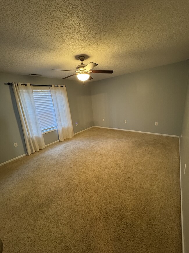 Building Photo - 2595 Thackery Rd