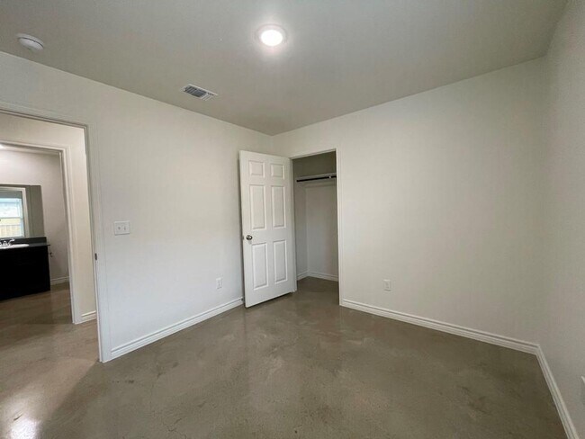 Building Photo - 2317 Zanoletti Ct