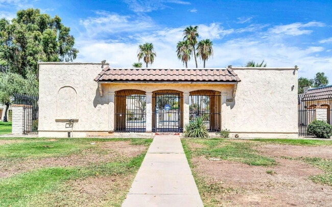 Building Photo - 5742 N 43rd Dr