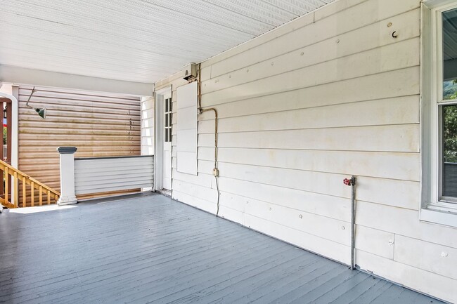 Building Photo - Coming Soon - Charming 3 Bedroom, 1 Bath S...
