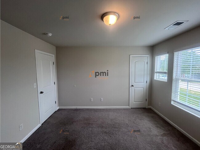 Building Photo - 106 Sarah Ln