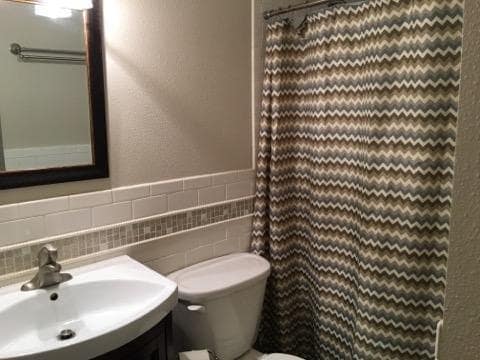 Building Photo - 1006 De La Vista Pl