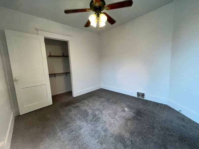 Building Photo - 239 Ann St NE