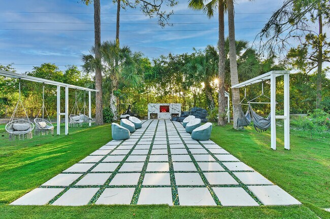 Building Photo - 377 Squire Dr