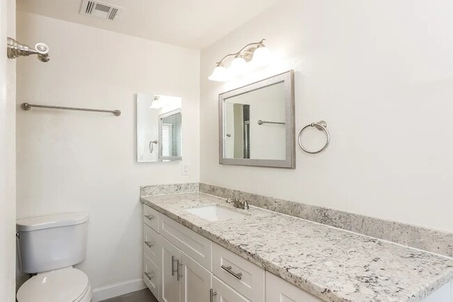 Building Photo - 8422 E Hubbell St