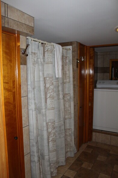 Bathroom with large shower and in unit laundry facilites - 102 Holiday Ln