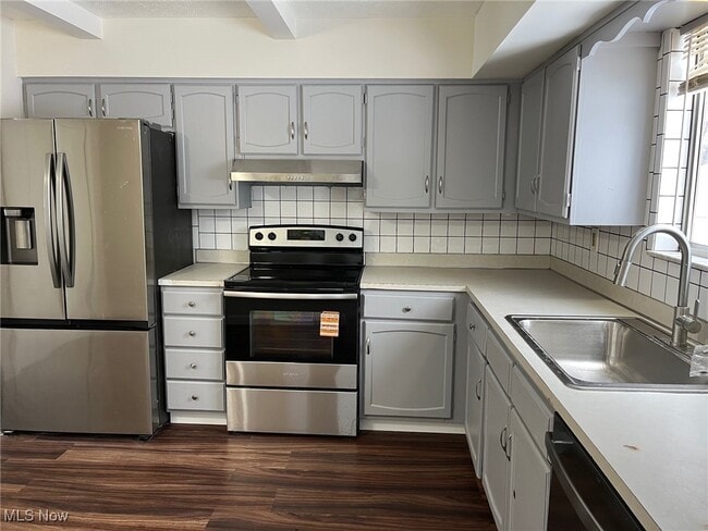 Building Photo - 8671 Ashwood Dr