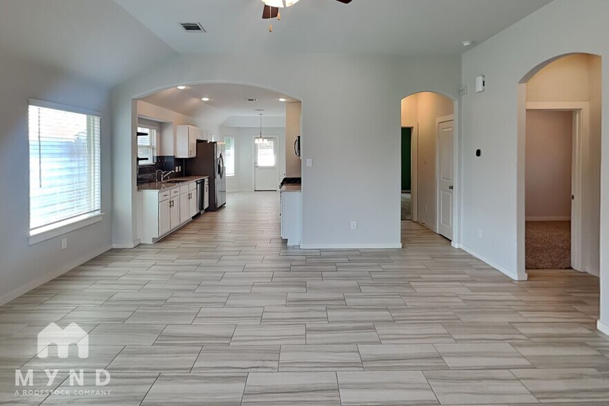 Building Photo - 6910 Spring Vale Dr
