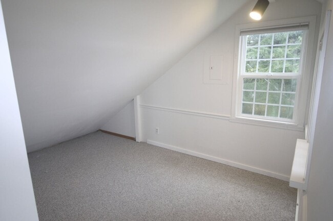 Building Photo - SKIRVIN TRIPLEX