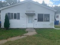 Building Photo - Renovated Three Bedroom Ranch