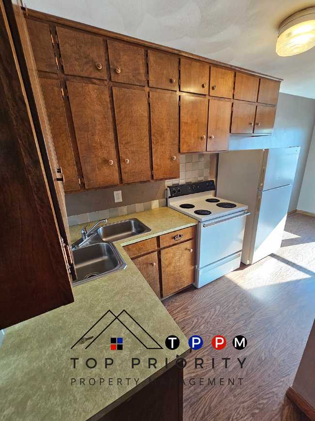 Building Photo - **HALF OFF ONE MONTH'S RENT** 2 Bedroom | ...