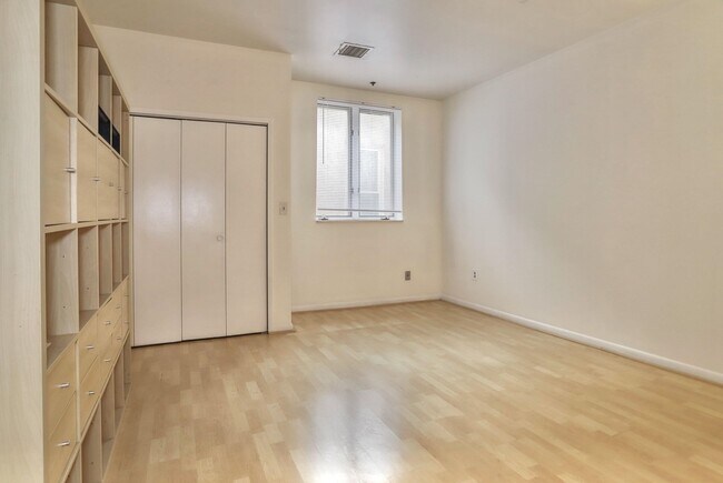 Building Photo - 75 Liberty Ave