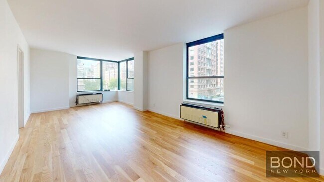 Building Photo - 247 W 87th St