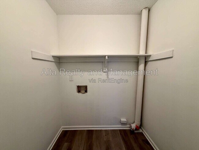 Building Photo - 8113 San Jose Manor Dr E