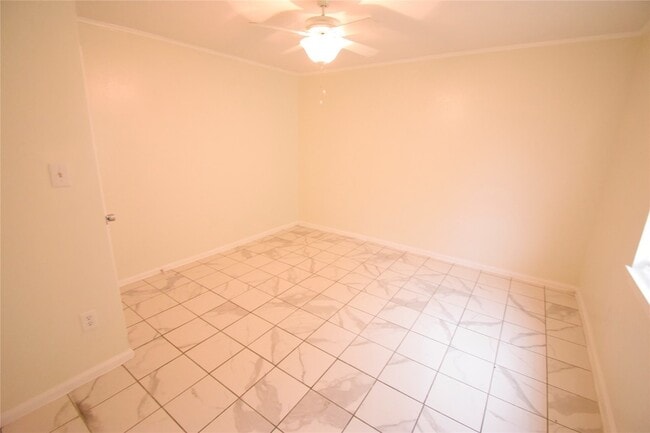 Building Photo - 6229 Clover Ridge St