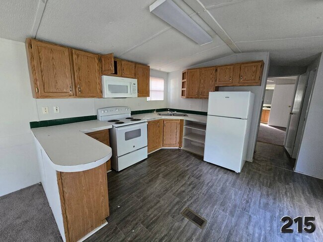 Building Photo - 215 Julia St