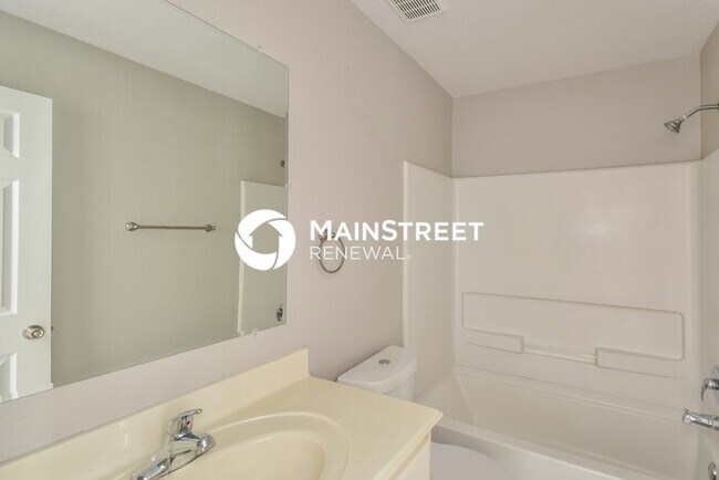 Building Photo - 3 Bedroom Pet-Friendly Home in San Antonio, TX with Main Street Renewal