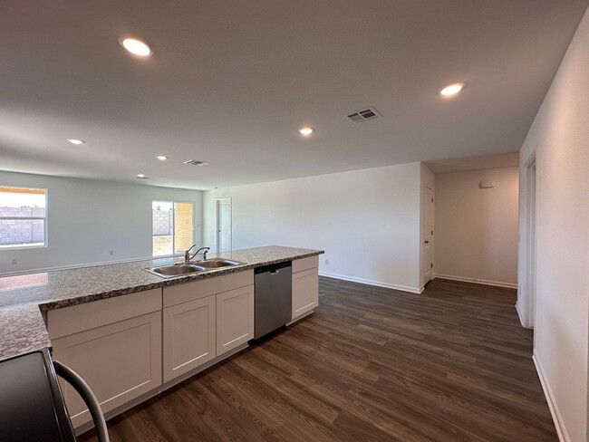 Building Photo - Beautiful New 2024 Construction 3 Bedroom ...