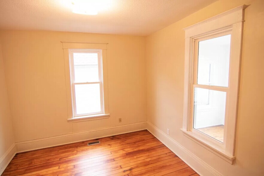 Bedroom 2 - 1922 Jefferson St NE