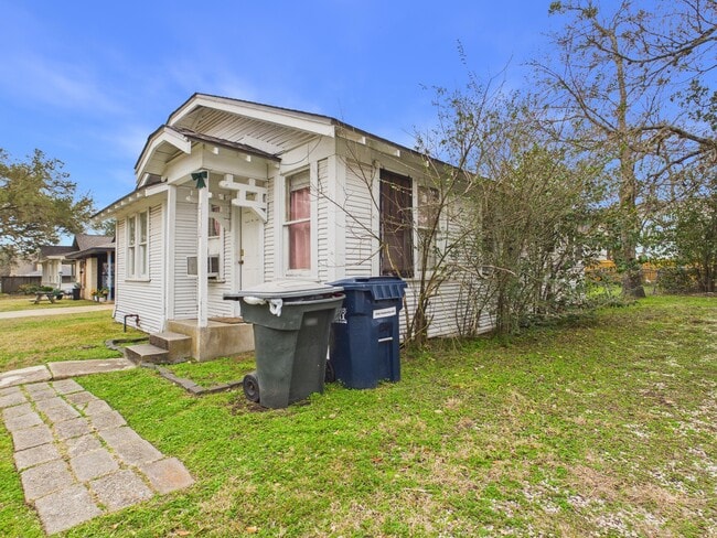 Building Photo - 408 Fairview Ave