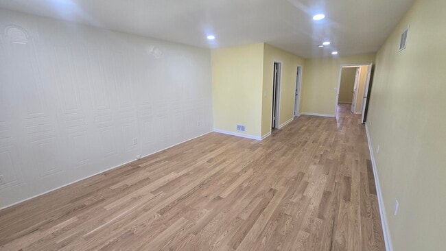 Building Photo - 2112 Quincy Ct