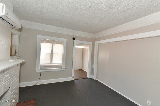 Building Photo - 3519 Douglas Ave