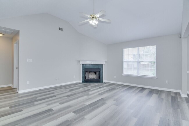 Building Photo - 4 Bedroom Ranch