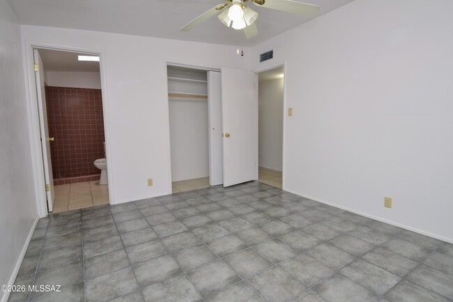 Building Photo - 3156 N Vista Del Forte Dr