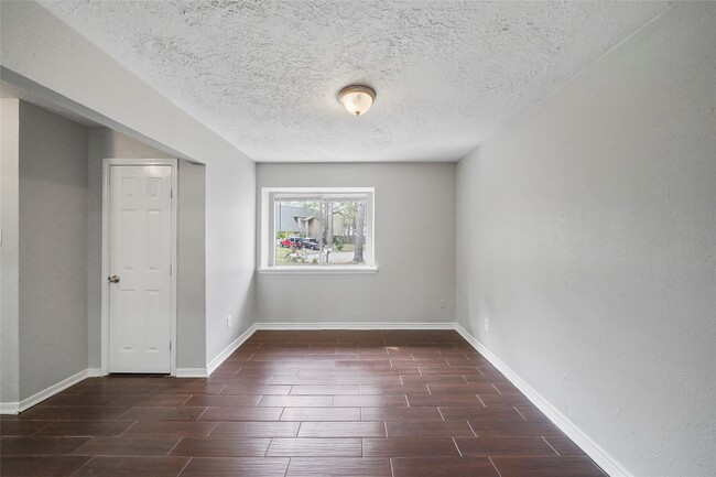Building Photo - 2251 Middle Creek Dr