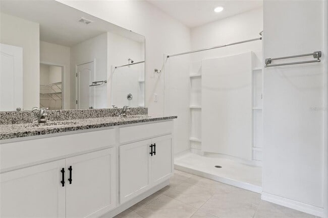 Building Photo - 4373 Deleon St