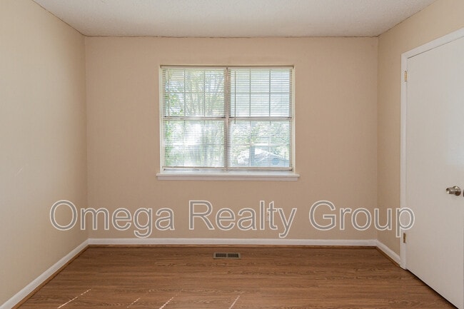 Building Photo - 213 Ashley Dr