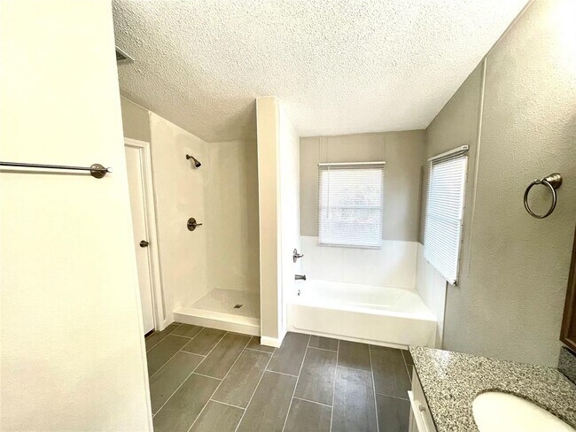 Building Photo - 128 Hall Dr S