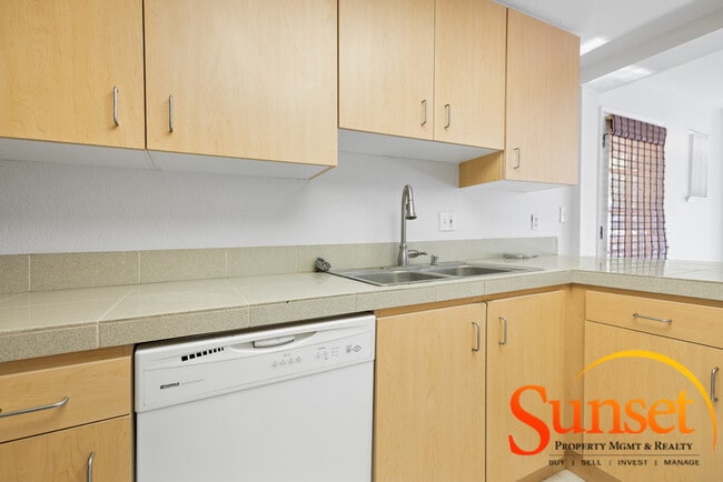 Building Photo - 3975 Hortensia St