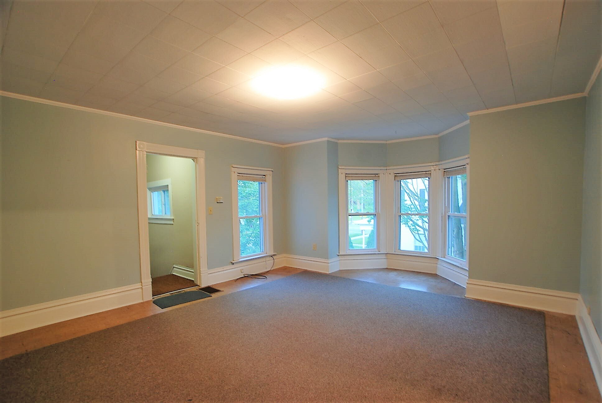Building Photo - 146 Meadville St